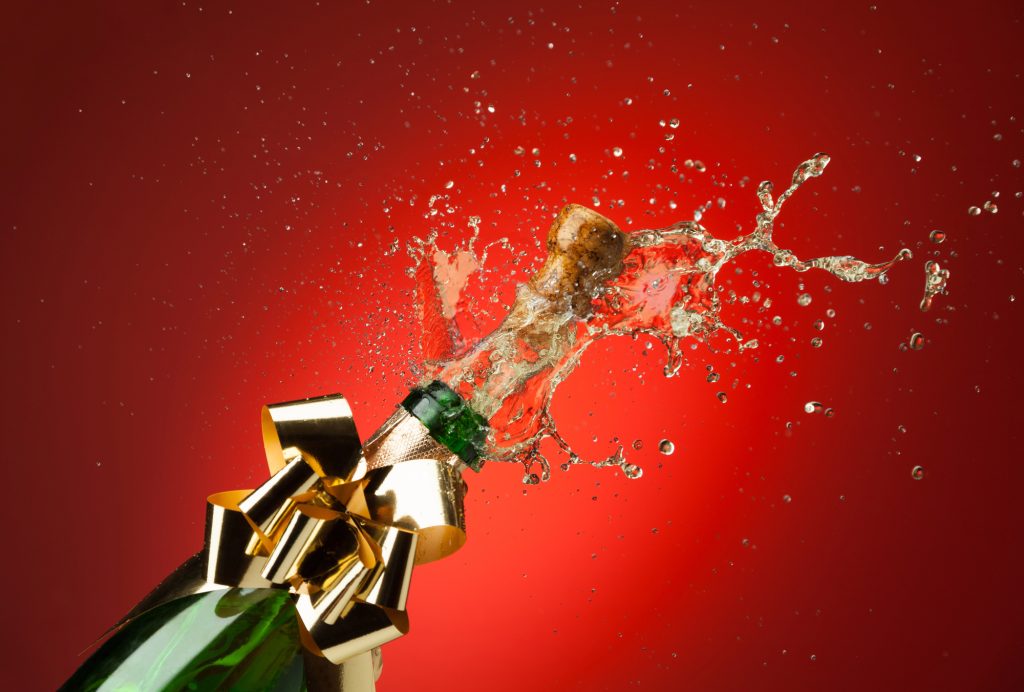 19059383_L_champagne_cork_popping